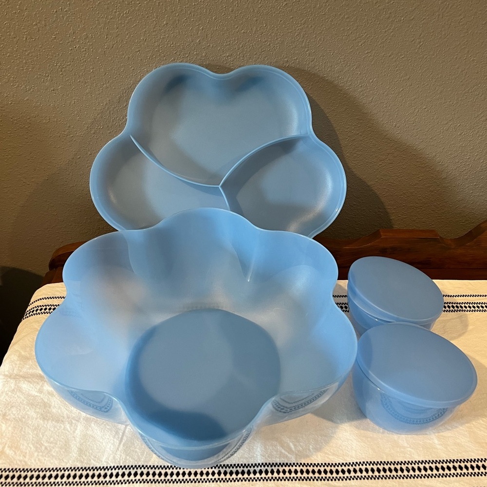 Tupperware Chip & Dip Serving Bowl 
Light blue / translucent color